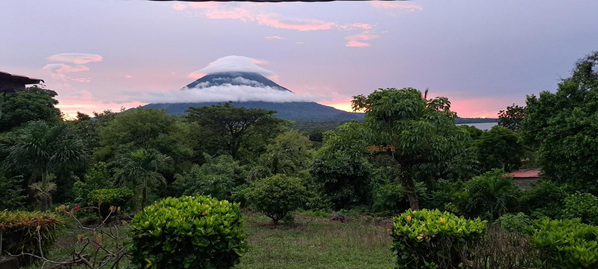 Hostel Santa Cruz Ometepe Altagracia Ngoại thất bức ảnh